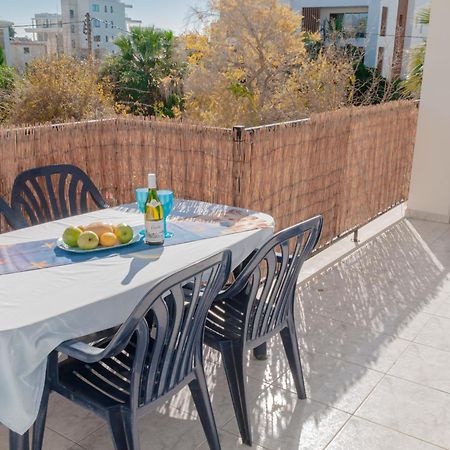 Cozy 1 Bedroom Apartment In Walking Distance To The Municipal Beach Paphos Exterior foto