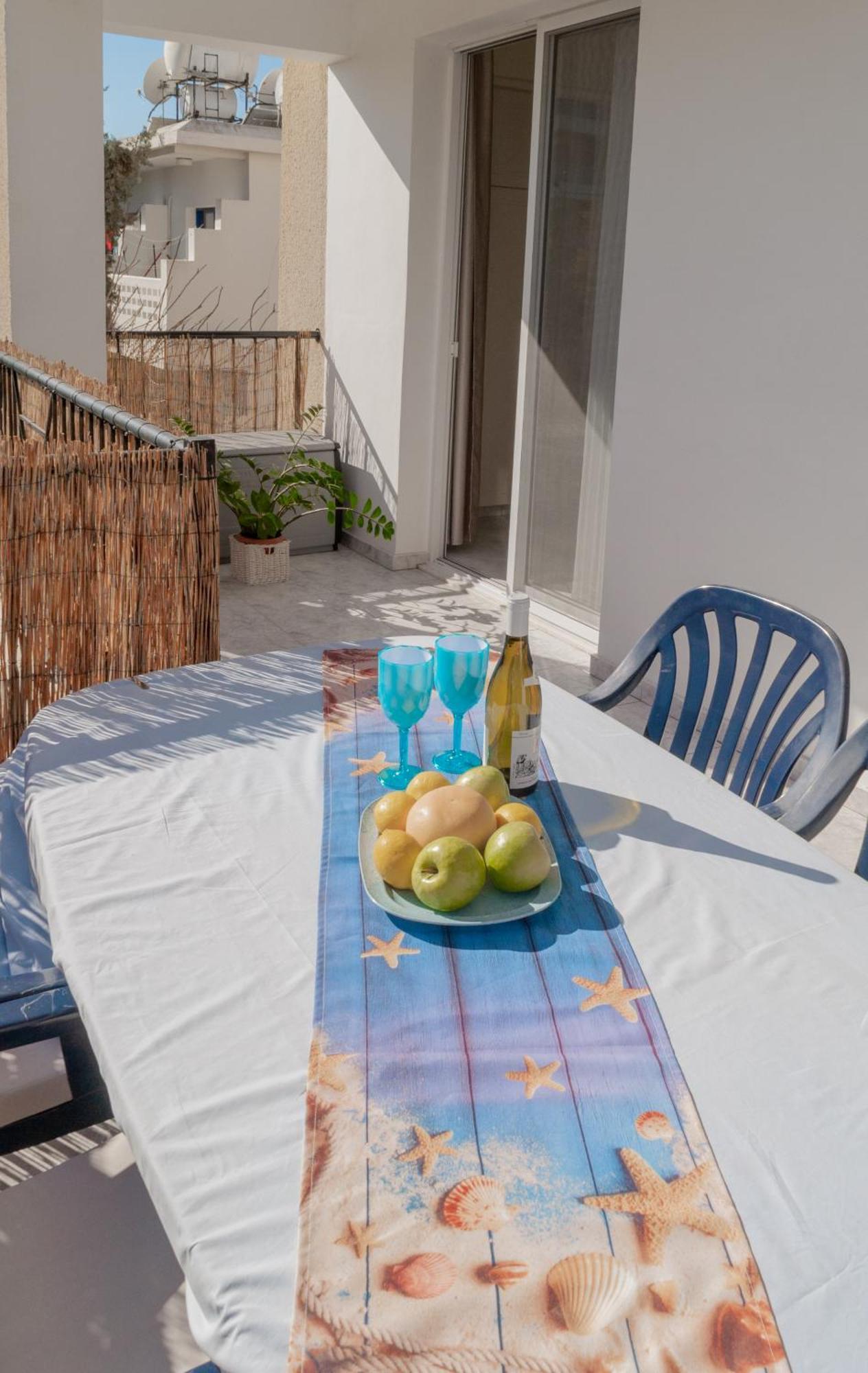Cozy 1 Bedroom Apartment In Walking Distance To The Municipal Beach Paphos Exterior foto