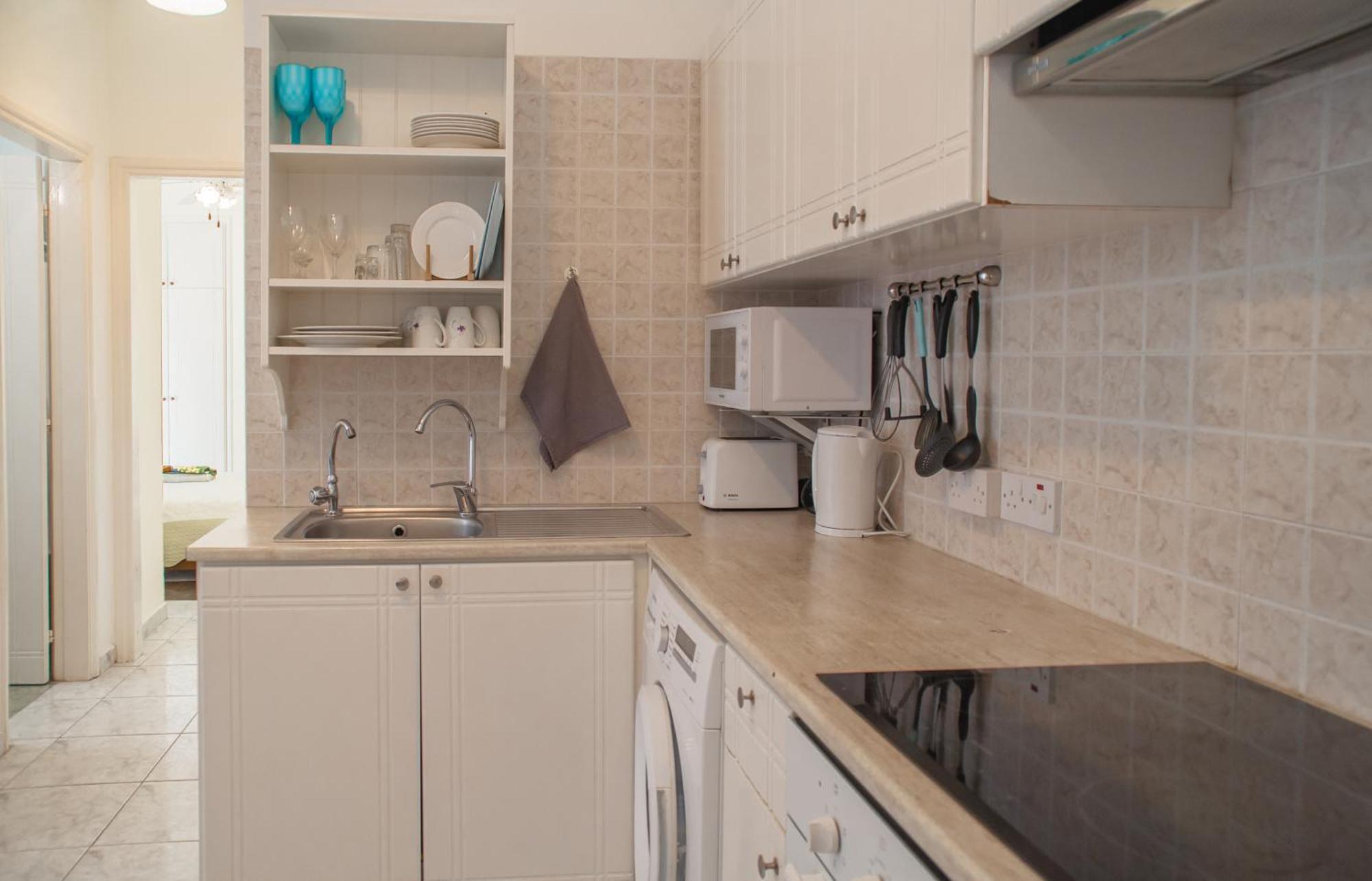 Cozy 1 Bedroom Apartment In Walking Distance To The Municipal Beach Paphos Exterior foto